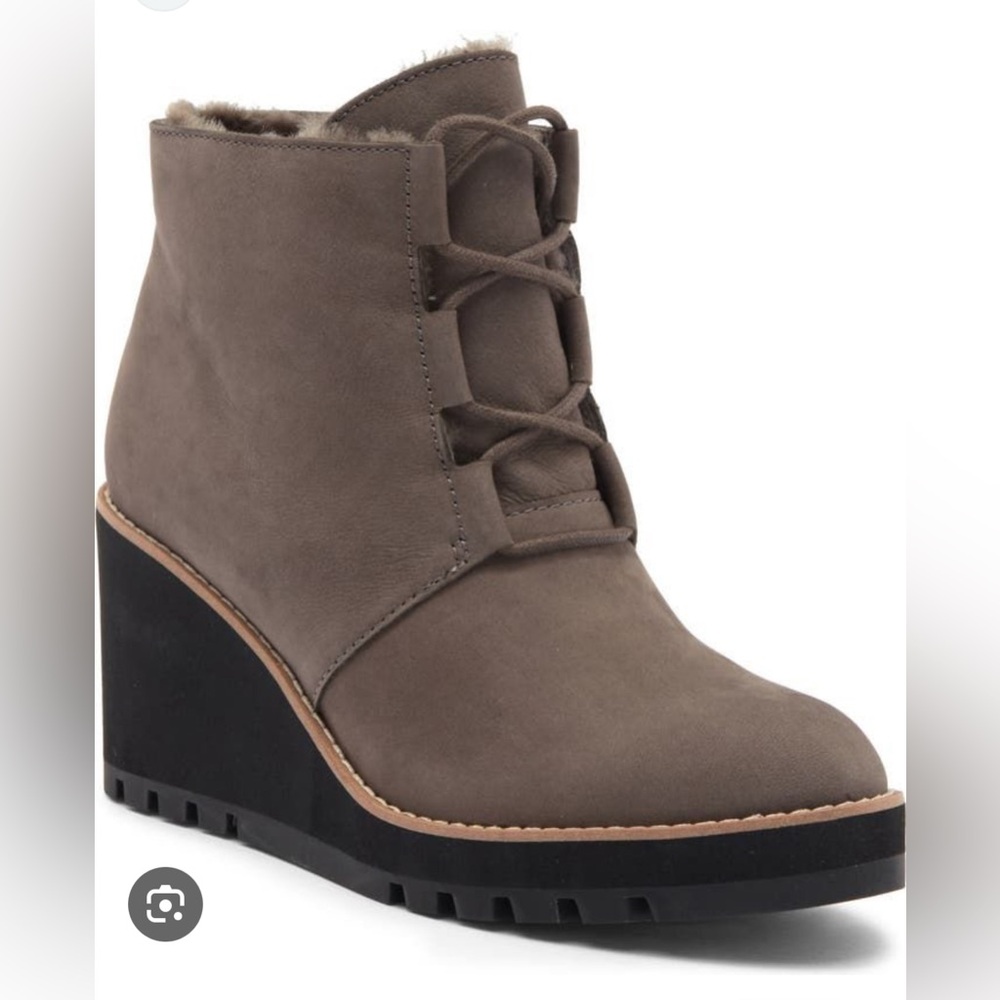 NWOB Eileen Fisher Alpine Genuine Shearling Lined Boot size 9 2080